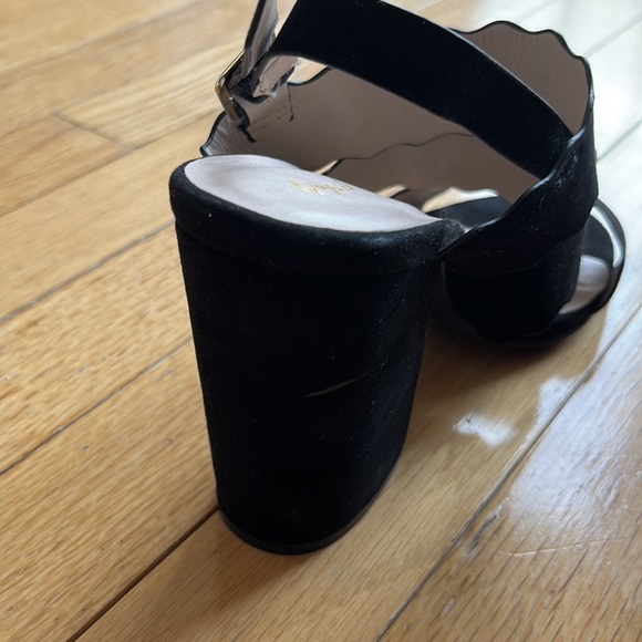 Black scalloped strap heeled sandals - Picture 5 of 5